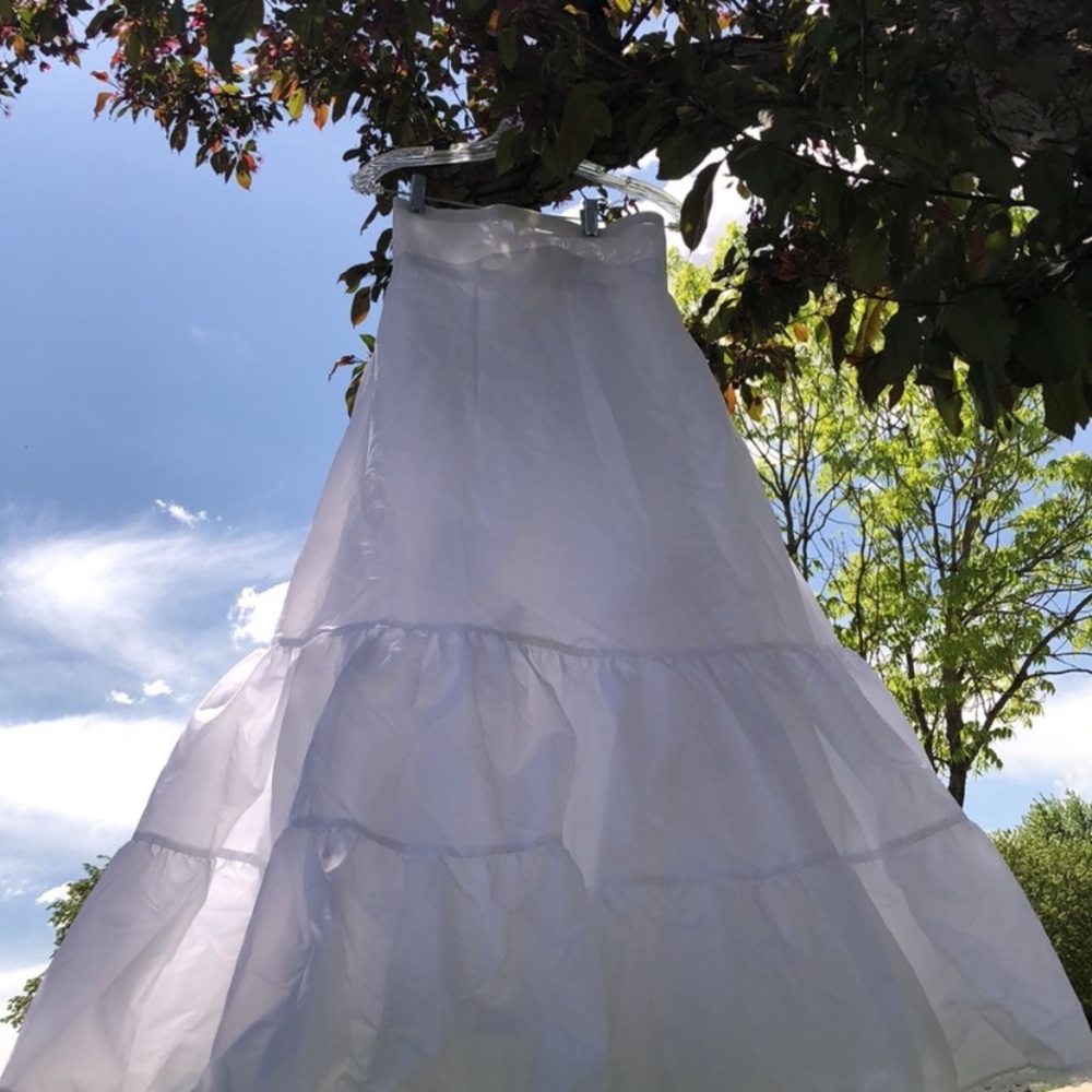 David’s Bridal 2 Tier Slip White 603 Size 12 Wedding Dress Slip Crinoline